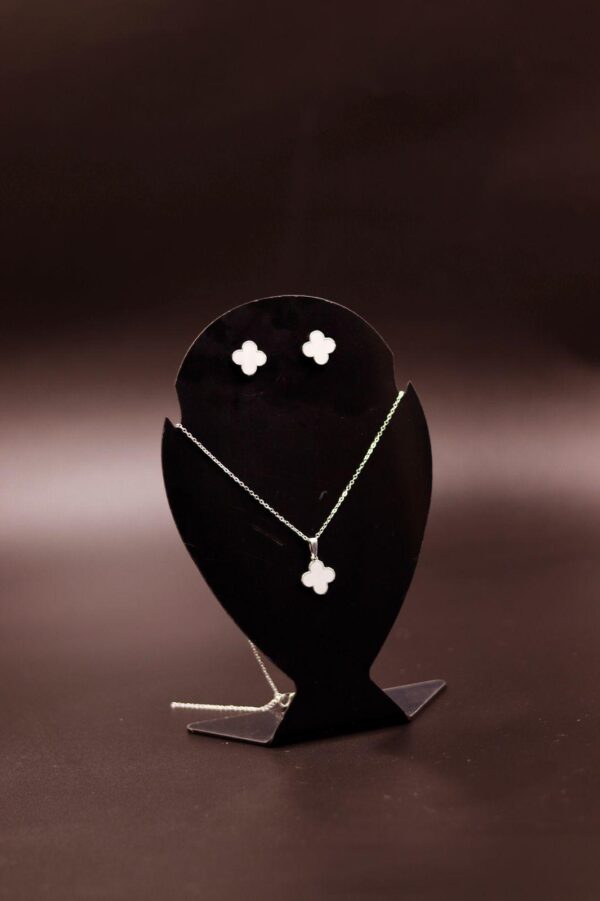 Conjunto em formato de trevo