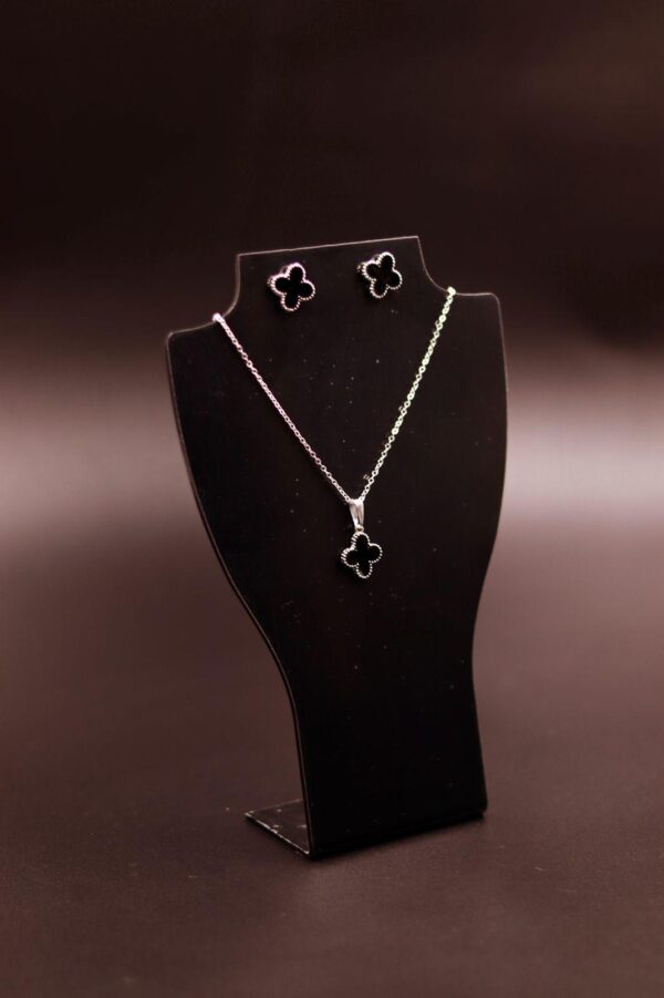 Conjunto em formato de trevo
