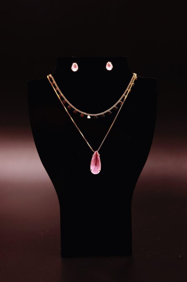 Conjunto duplo delicado com pedra rosa suave