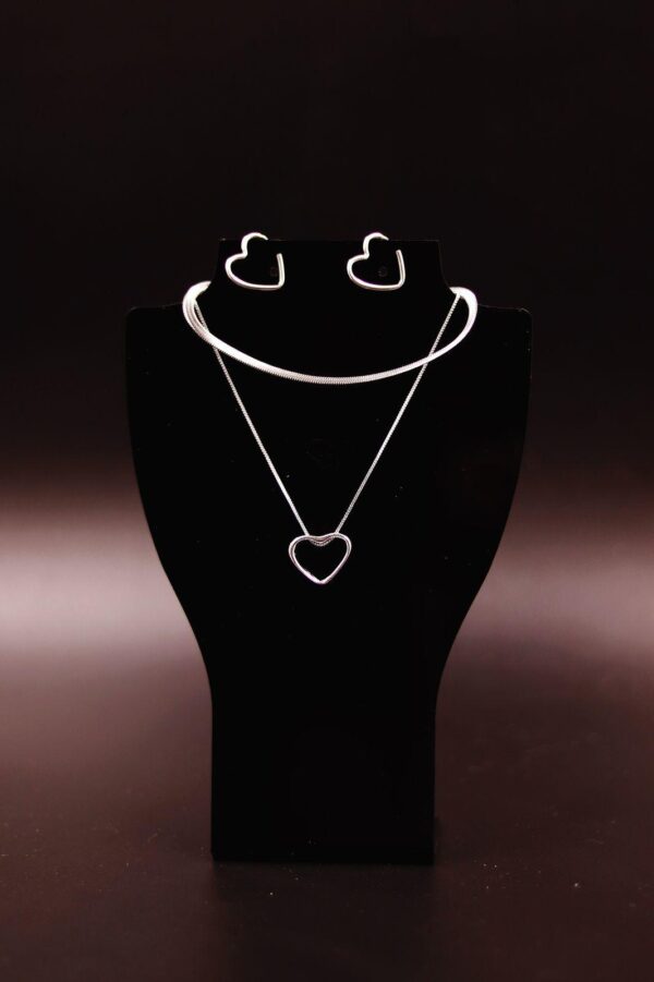 Conjunto de coração vazado com choker delicado