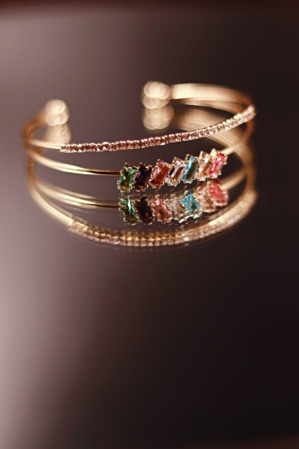 Pulseira Dourada com Cristais Coloridos